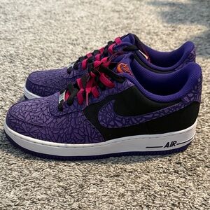 Men’s Nike Air Force 1 Crackled Purple and Black Size 8